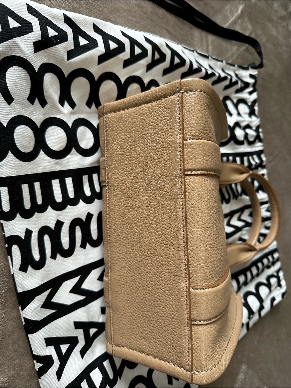 Marc Jacobs Pebbled Beige Tote with Matching Wallet - Picture 3 of 4